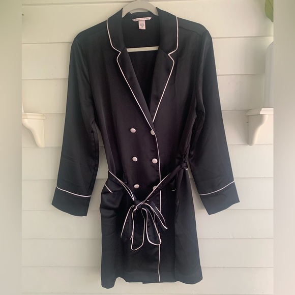Victoria’s Secret Black and Light Pink Double Breasted Button Tie Robe S… - Picture 2 of 10